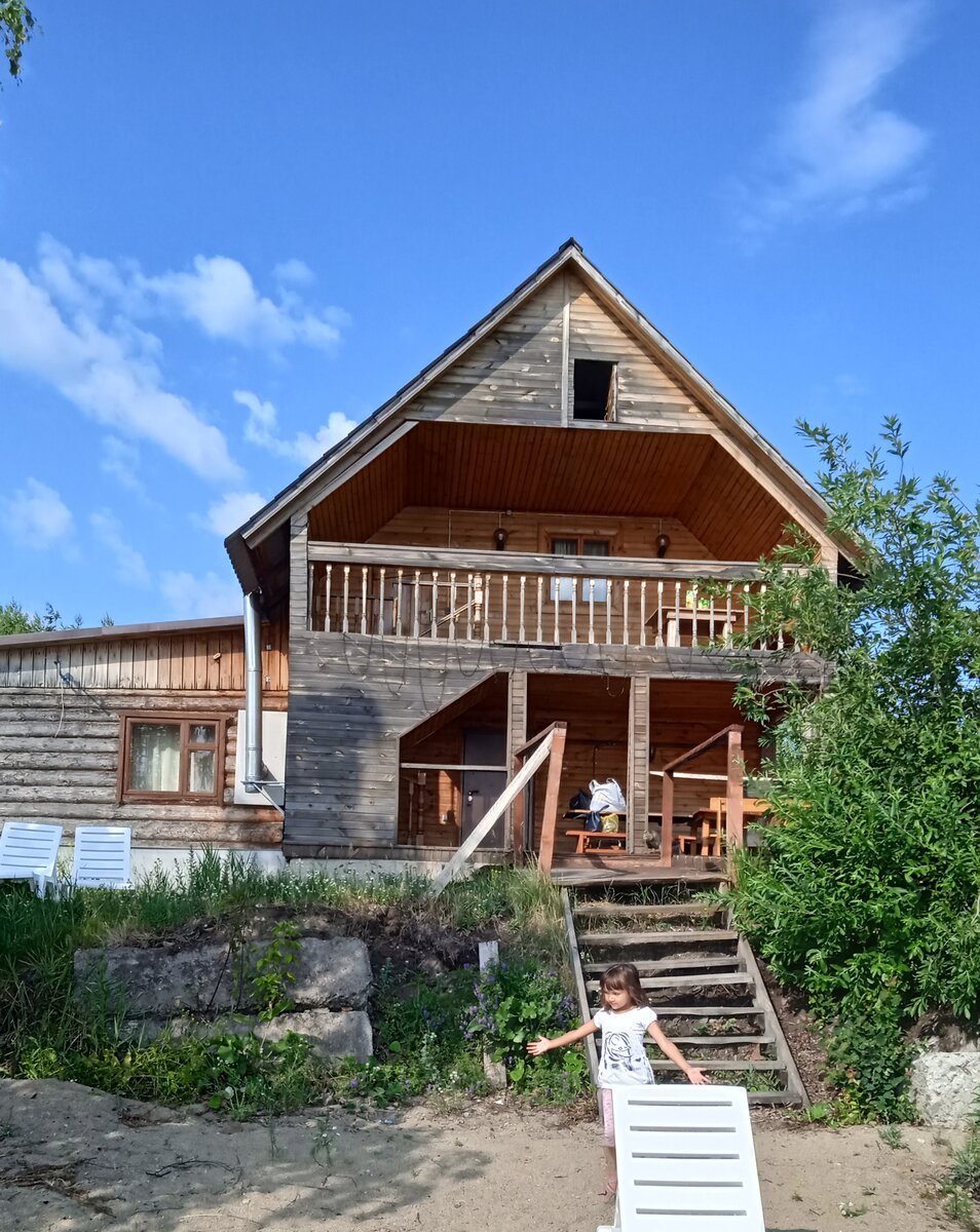 Это домик, который сняли для детей. Стоимость 16тыс. в сутки. 