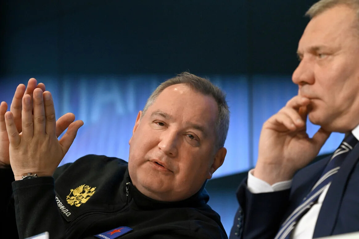 Д.Рогозин передаёт бразды правления Ю.Борисову.Фото из открытых источников