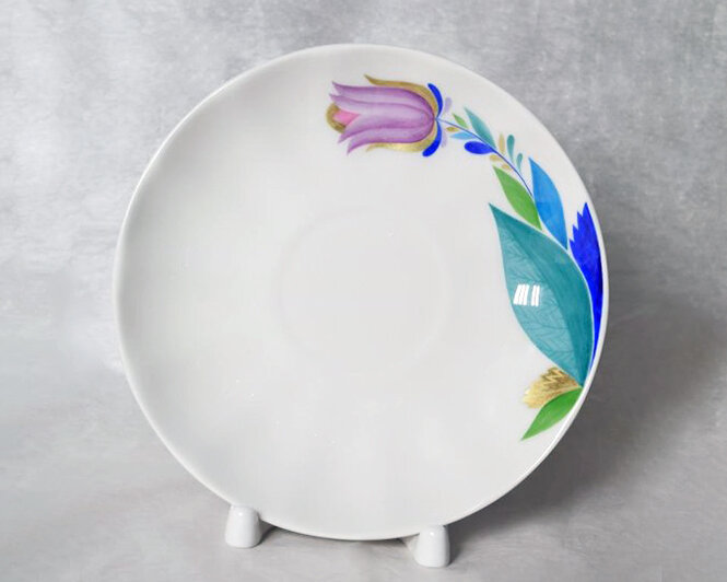 Блюдце из сервиза «Июльское утро». ЛФЗ, 2016 год. Автор Владимир Георгиевич Богданов