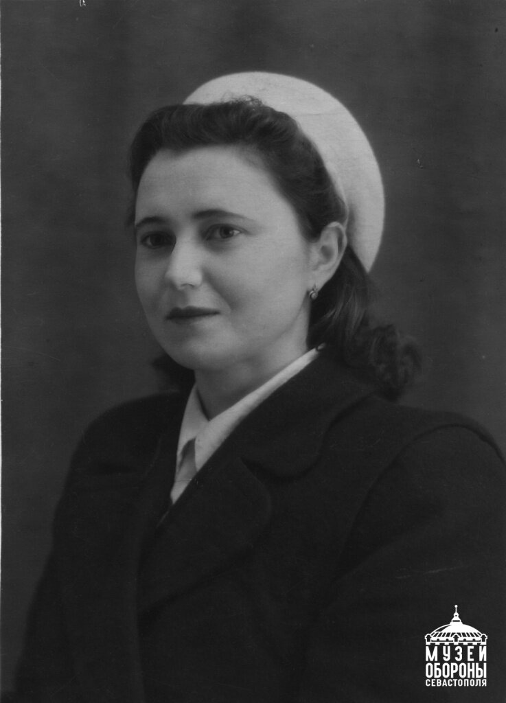 Александра Сидоровна Панкратова (1923–1994), работница Севастопольской станции скорой медицинской помощи 1947 г. Фото