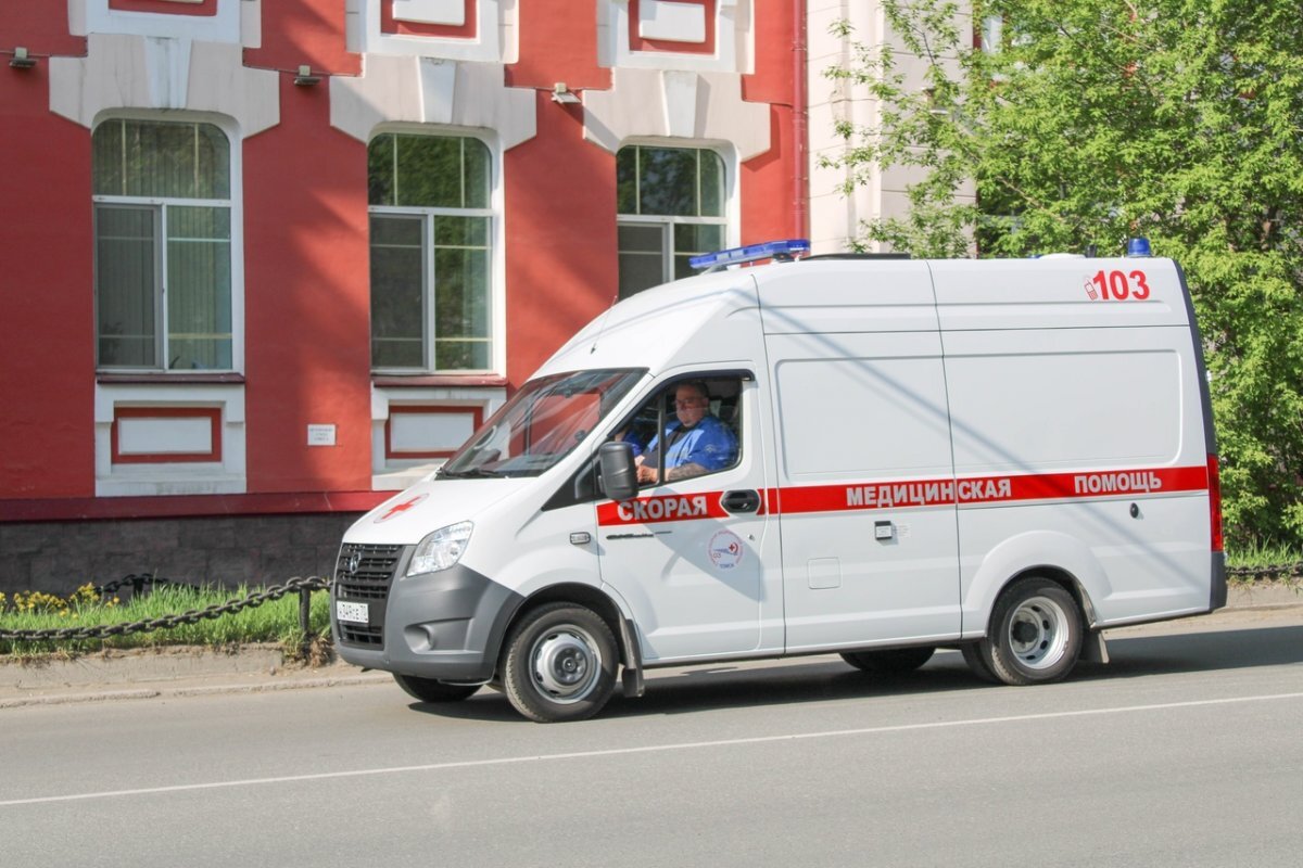    В Сочи пара на электросамокате сбила гуляющего по тротуару ребенка