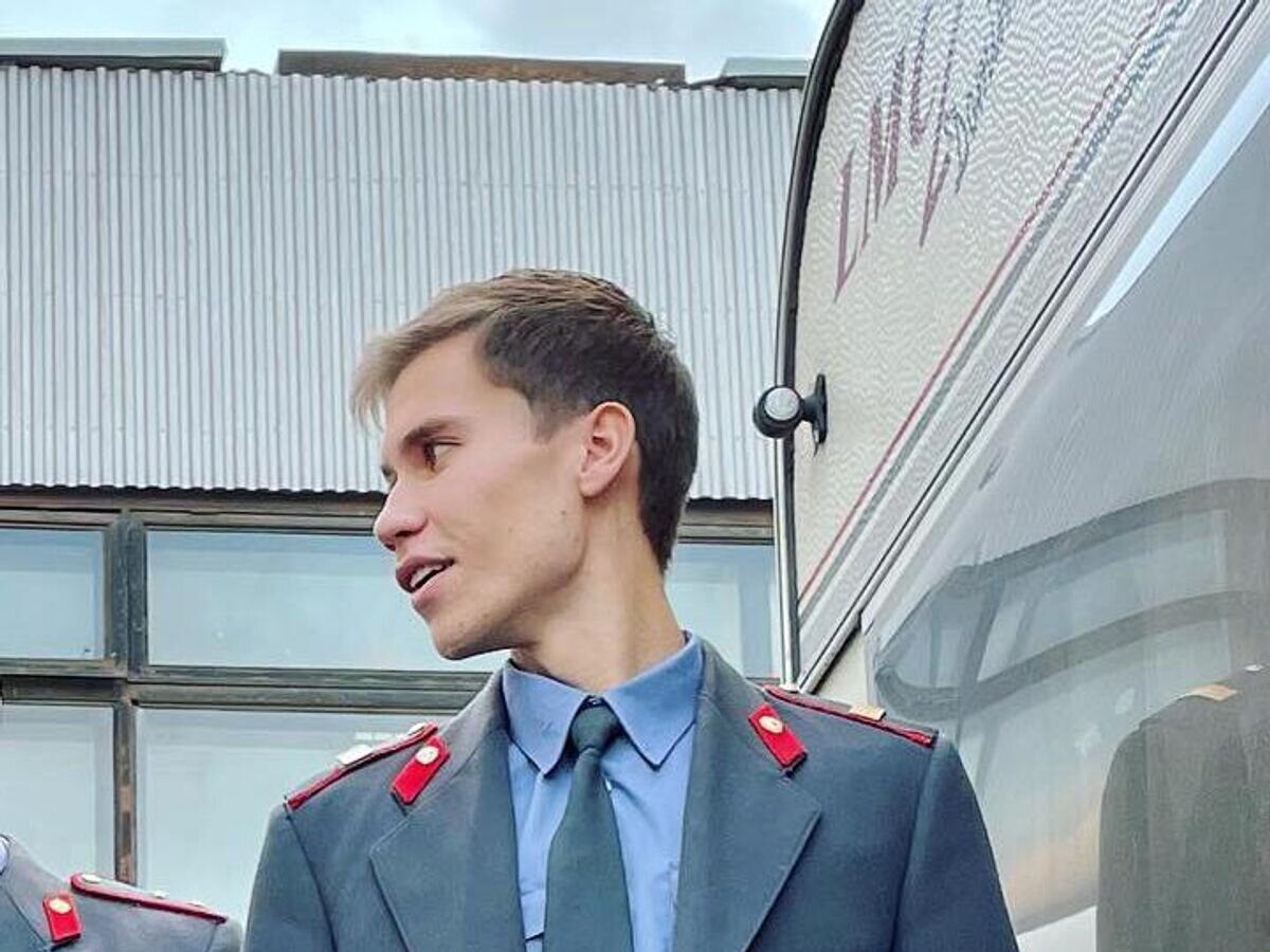 Дмитрий мальков актёр. Дмитрий мальков артист. Актеру дмитрию малькову. Дмитрий хонин режиссер. Актеру дмитрию малькову.