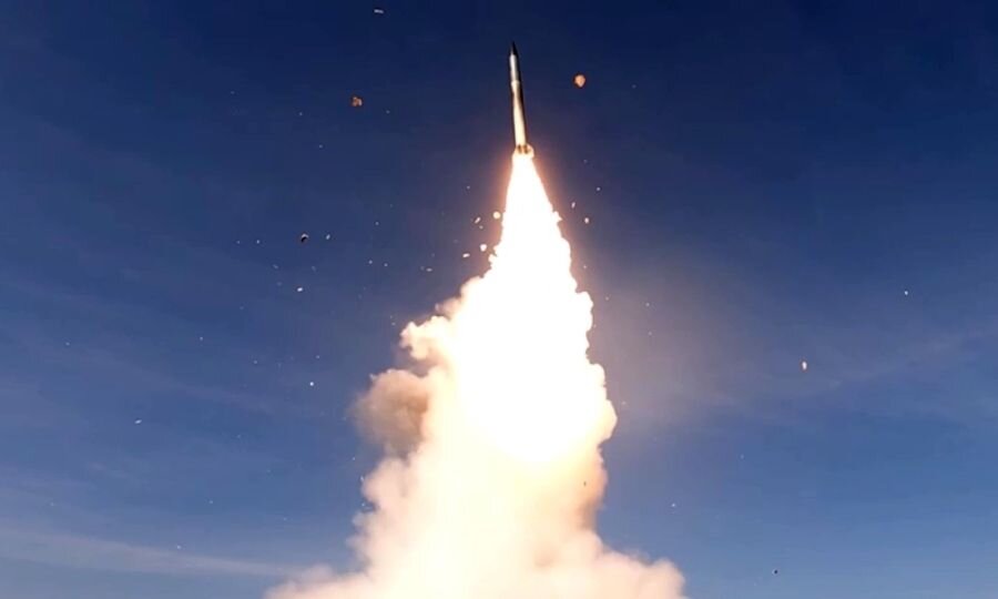    Ракета, выпущенная из зенитной ракетной системы С-300 ВС РФ © Министерство обороны РФ/РИА Новости