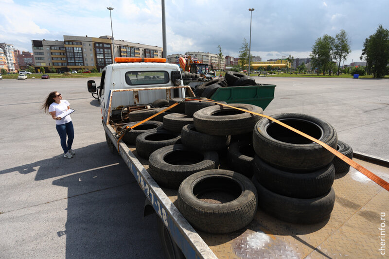    Первая акция "Сдай шину - не тяни резину!" прошла в среду, 5 июля, у ТЦ "Окей" на Раахе, 2.