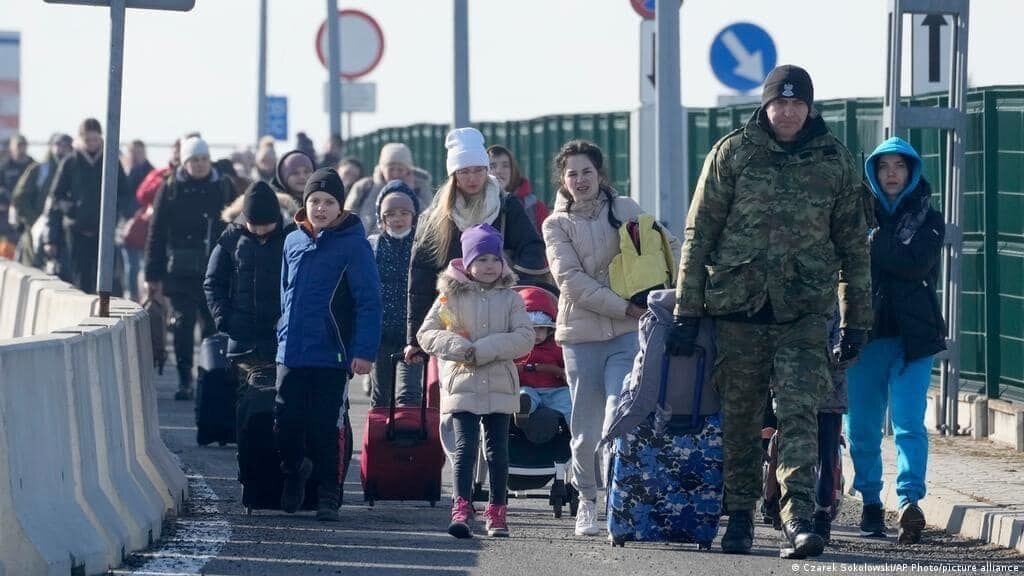    Украинские беженцы, пересекающие границу с Польшей (cc) LLs