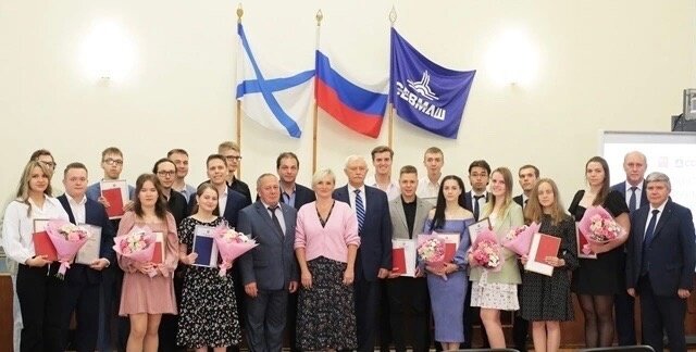 На Севмаше (входит в ОСК) выпускникам ИСМАРТ вручили дипломы