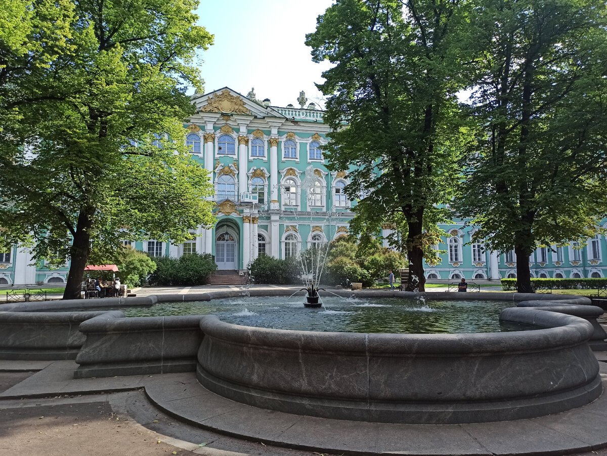 Приехала на работу раньше. Наслаждаюсь видом. 