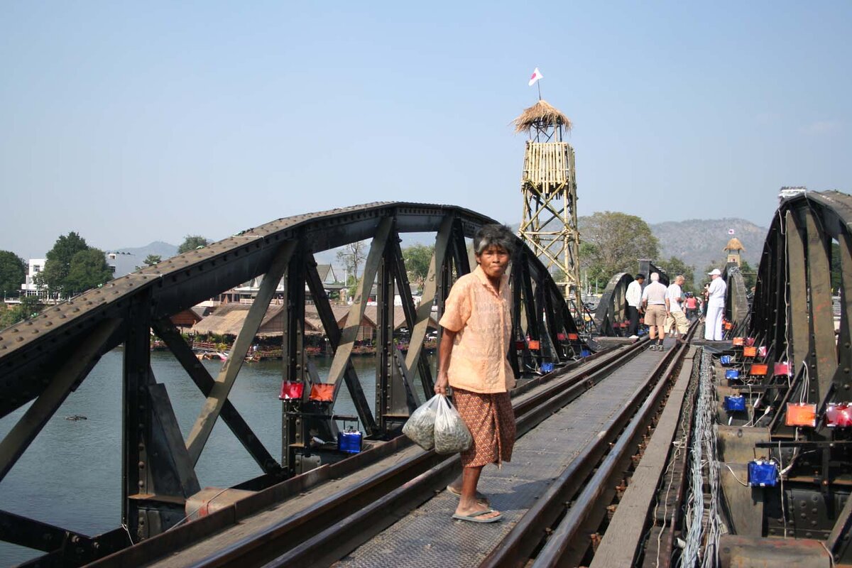 Тайка на мосту