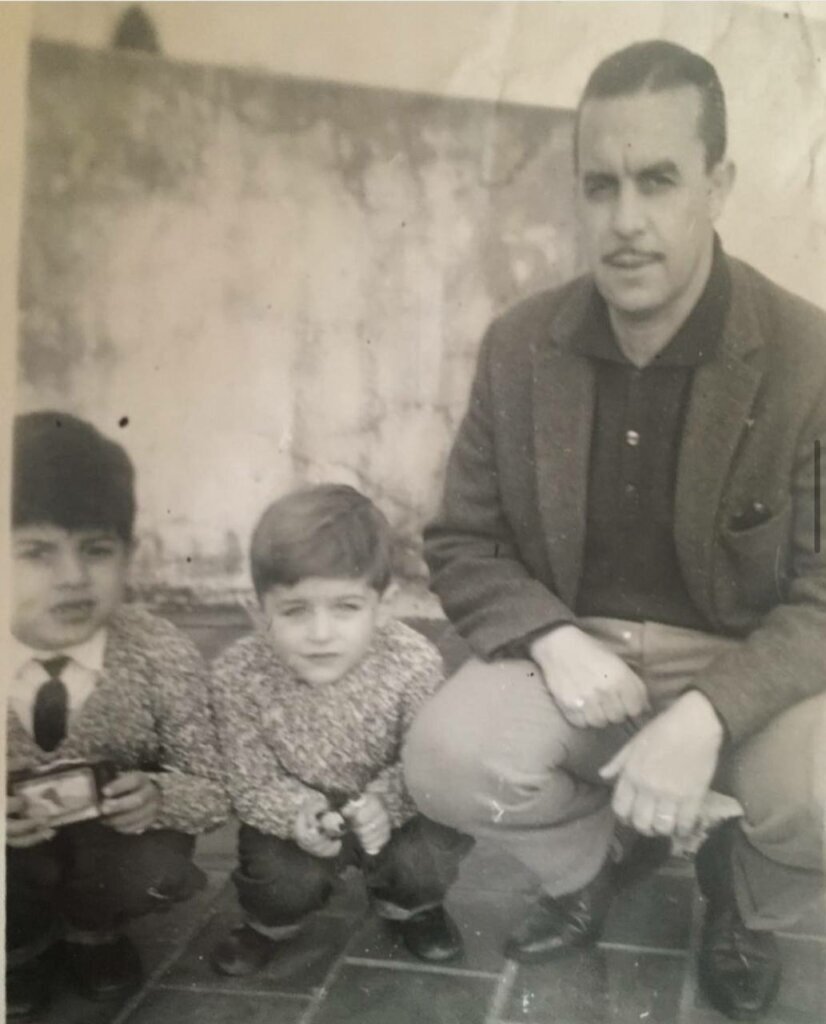    Габриэль Коррадо (в центре) с отцом и братом. Фото: соцсети актера