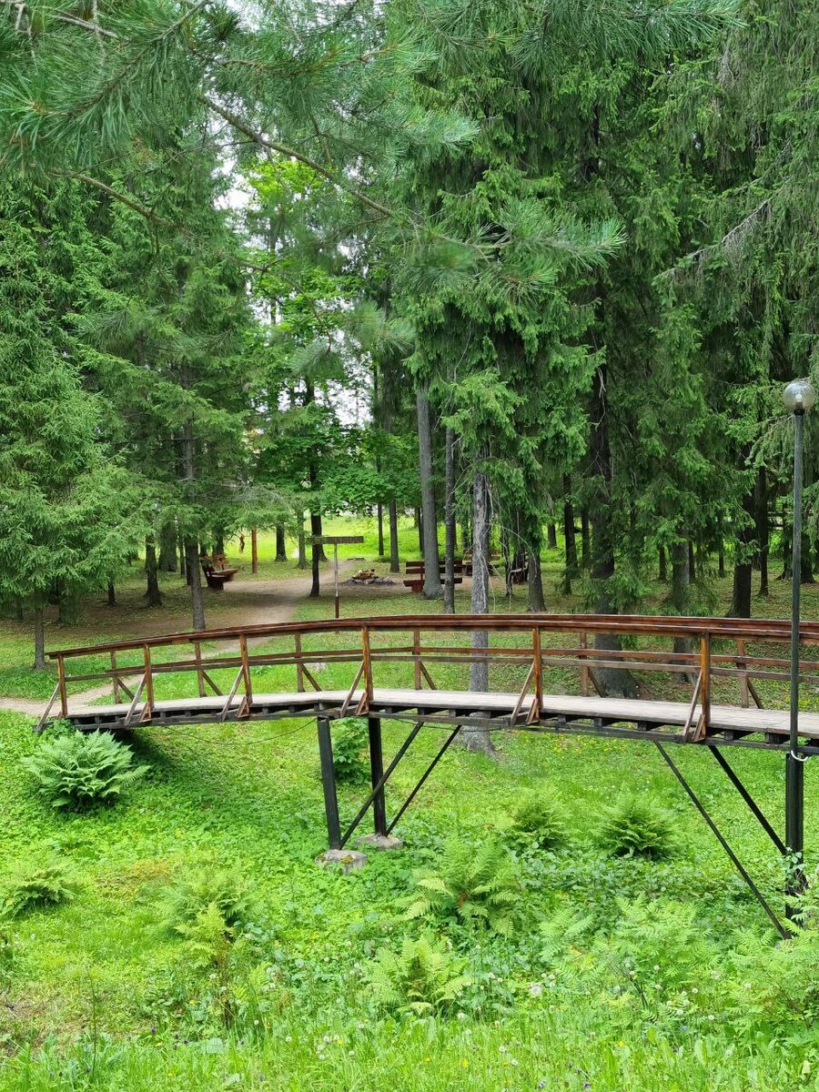 Территория курорта. Мост поцелуев. Фото автора.