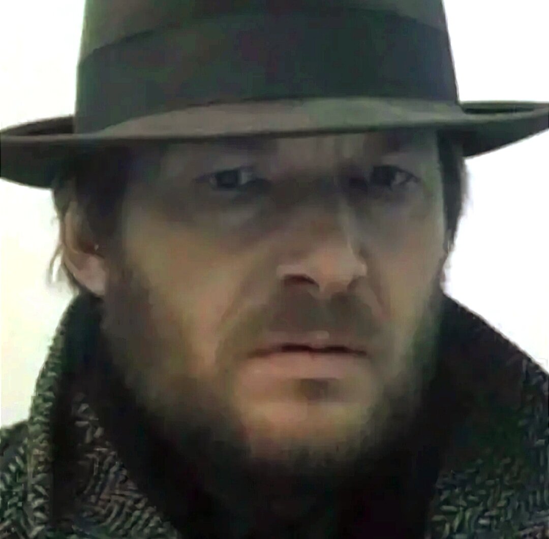 Юозас Будрайтис в роли Инспектора Гулла