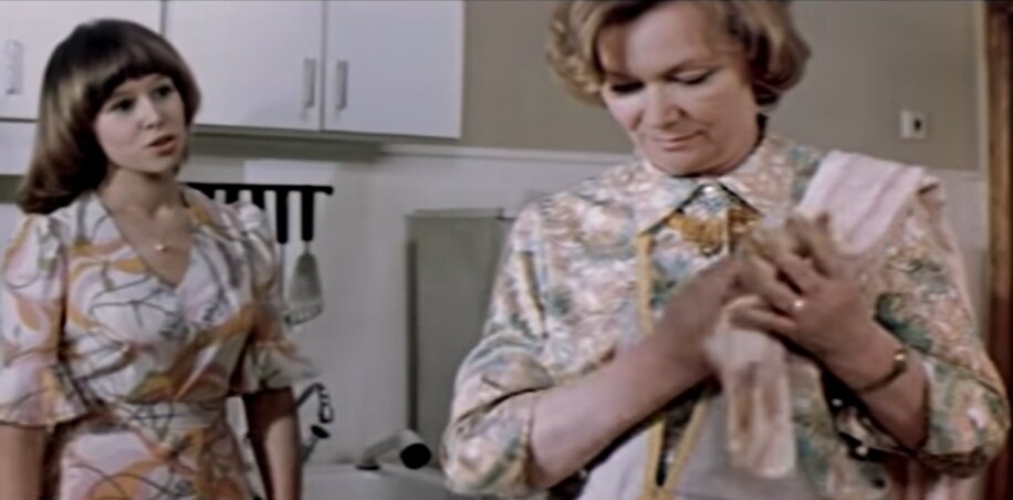 Кадр из фильма «Школьный вальс» (1978). Скриншот.