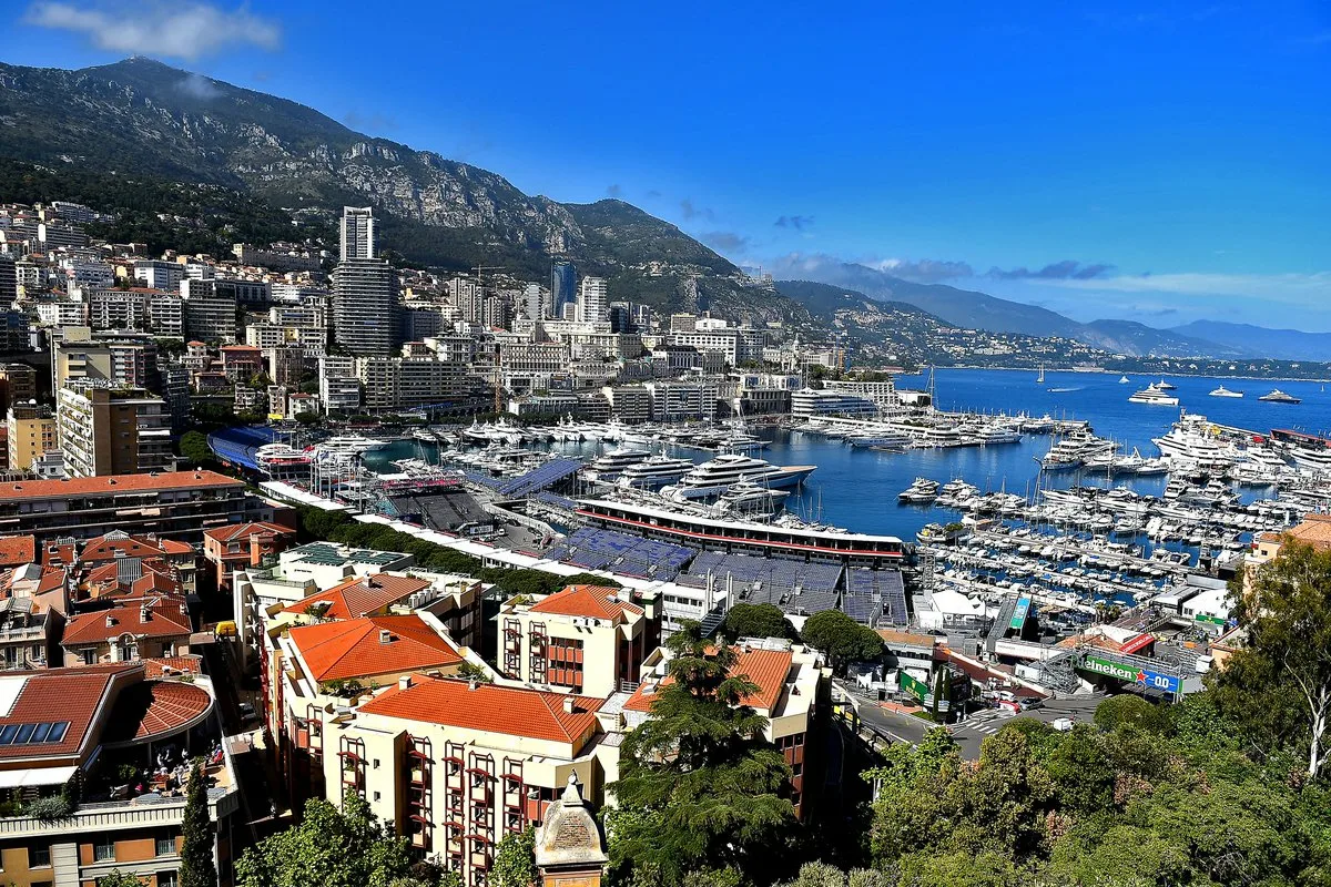 Монако, вид на порт Эркюль (Hercule)