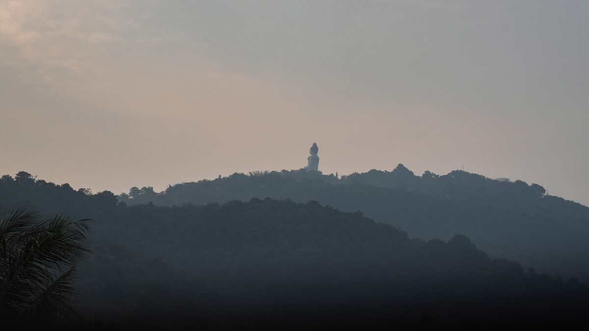 Звук на горе big Buddha в Тайланде