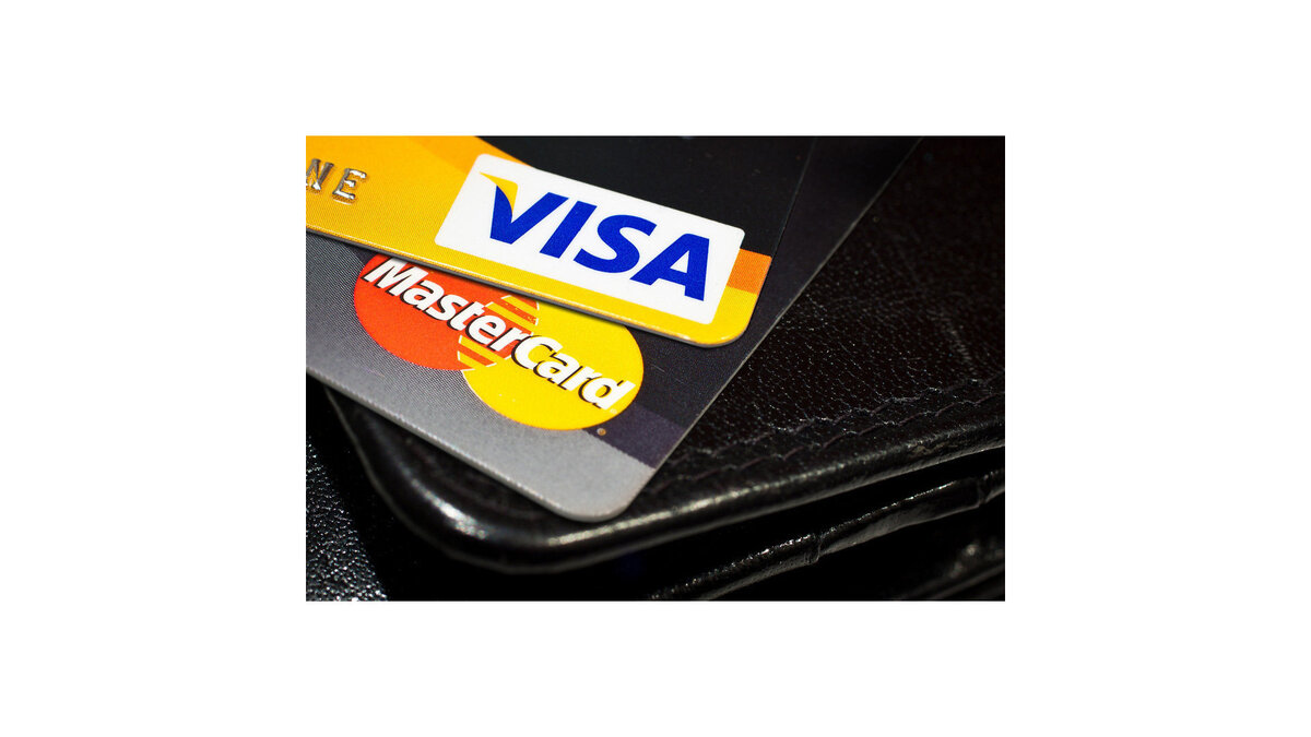    %Карты Visa и Mastercard© Коллаж РИА Новости