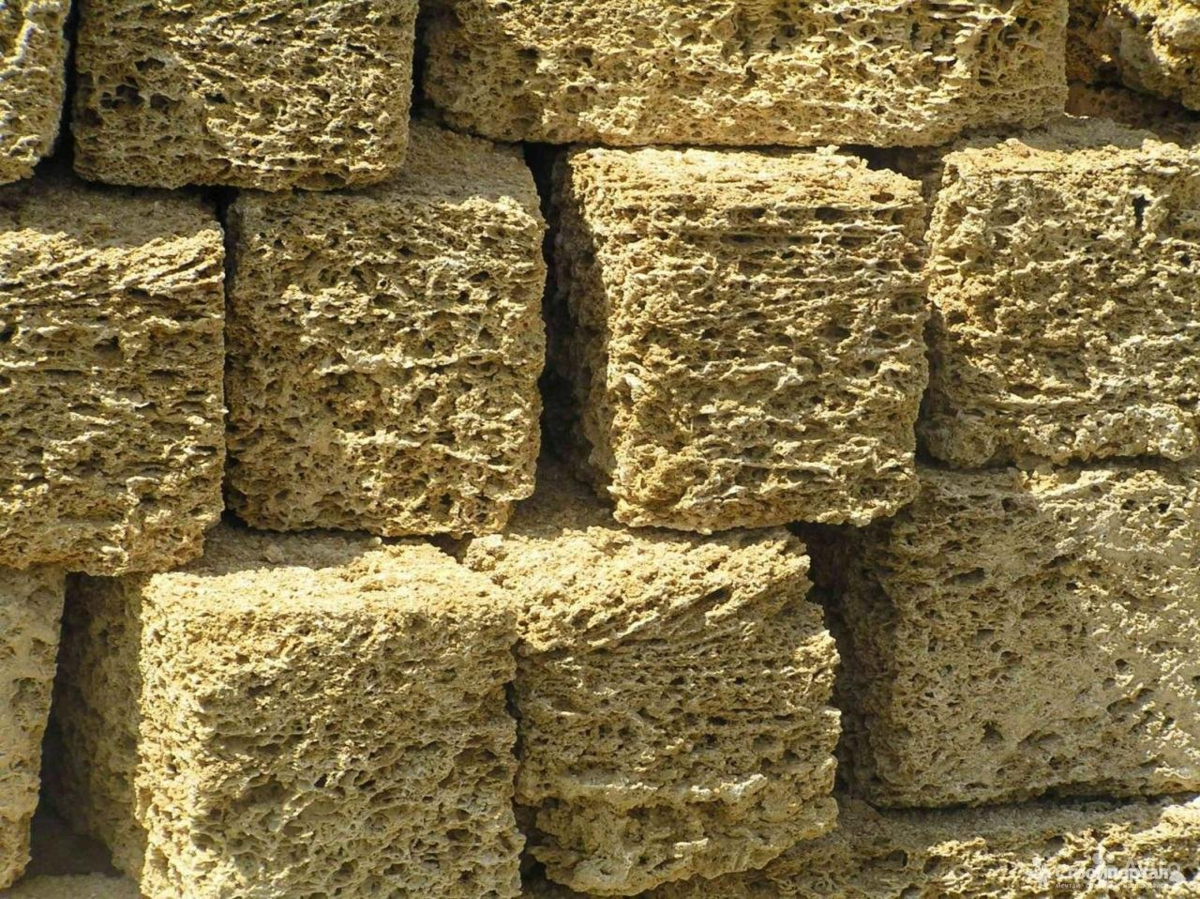 золотой камень