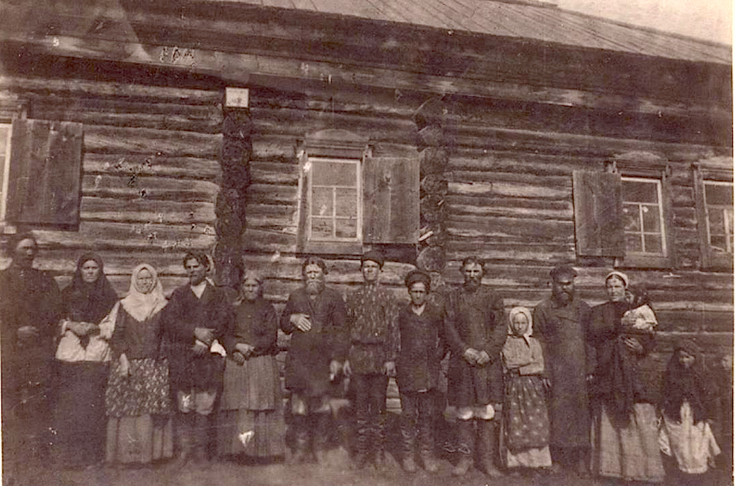 Обувь крестьян в суражском уезде. Крестьяне Тобольской губернии. Деревня в Сибири 19 век Тюменская область. Переселенцы Тобольской губернии. Старообрядцы Тобольской губернии.