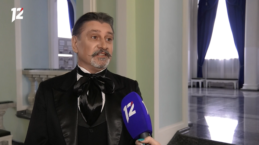 Виталий Семенов в роли Анненского на съёмках фильма «Поэт Никто».