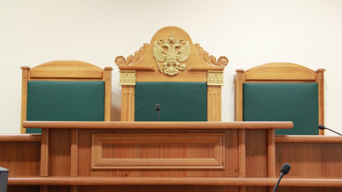     В Ижевске 20 марта состоялся суд над 36-летним местным жителем за публичную дискредитацию Вооруженных Сил России — он бросил банку с краской в «народный» знак спецоперации «Z». Об этом сообщила пресс-служба городского Октябрьского суда.