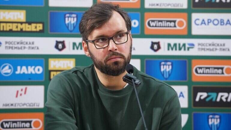     В «Пари Нижний Новгород» опровергли информацию о возможной отставке главного тренера команды Артема Голова. Об этом пишет «Матч ТВ» со ссылкой на пресс-службу клуба.