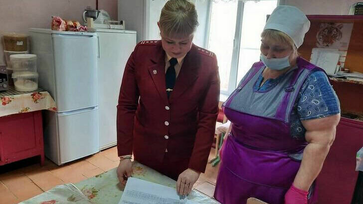     Профилактические визиты Роспотребнадзора прошли в образовательных учреждениях двух районов Волгоградской области. Обращалось внимание на нормативные параметры мебели и качество питьевой воды, сообщили в надзорном ведомстве.