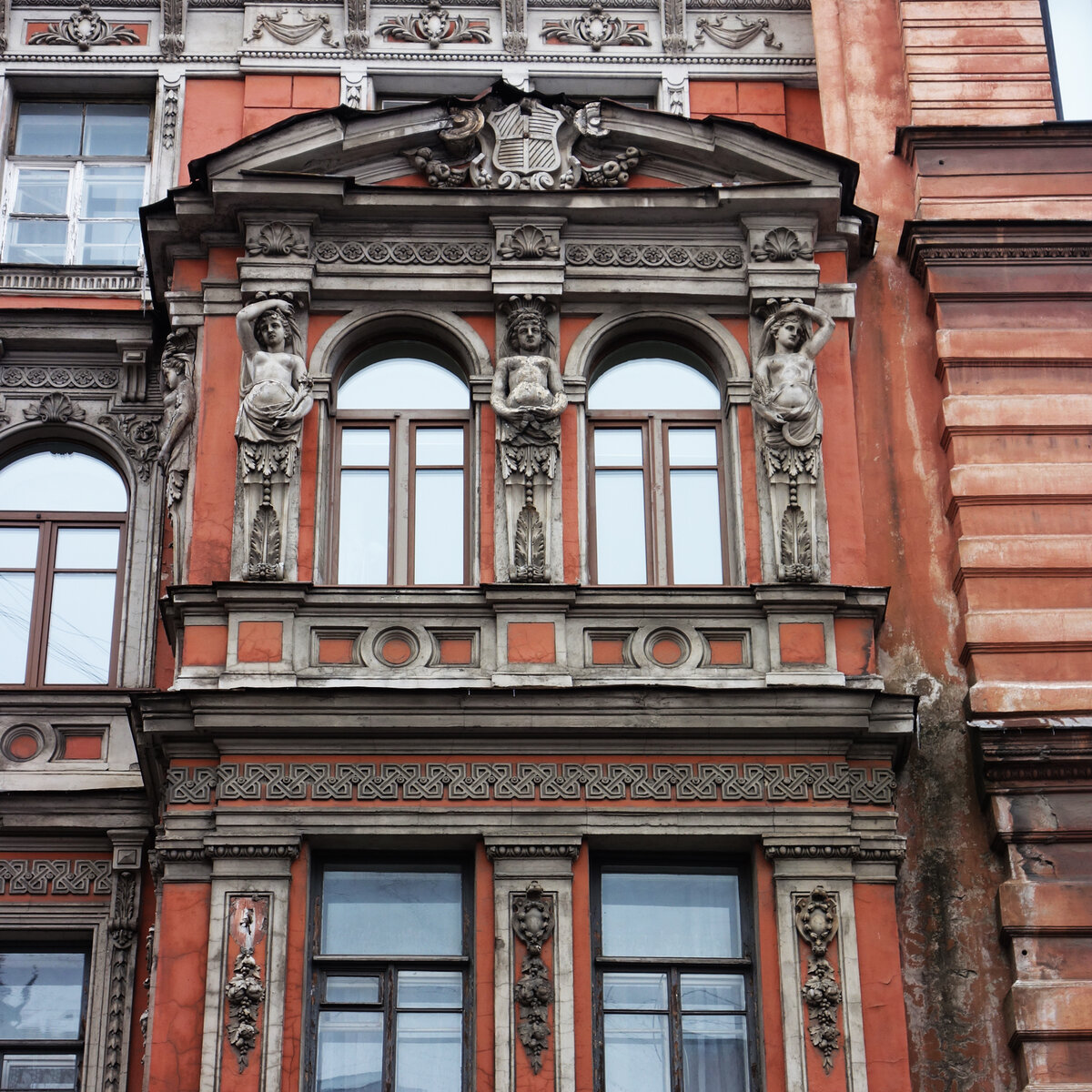 Листайте карусель. 