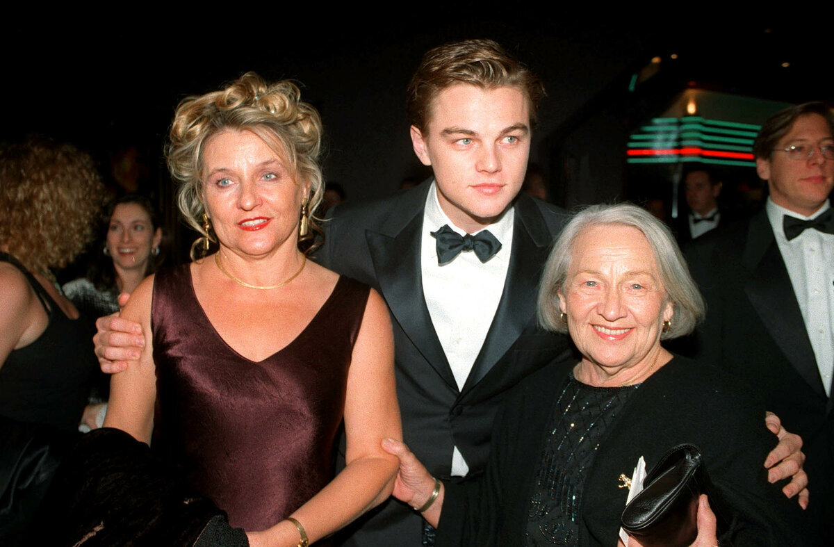 Лео с мамой и бабушкой на премьере "Титаника", 1997 год