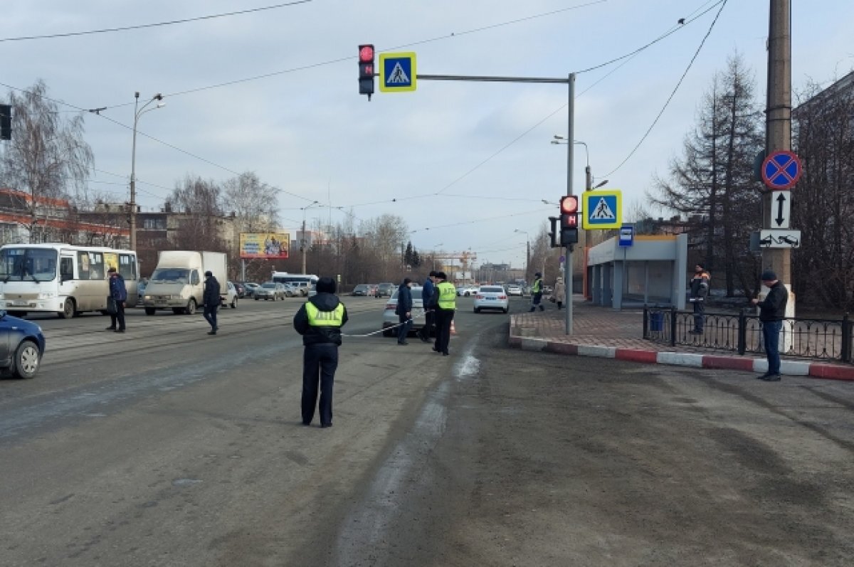    Тагильчанка переходила дорогу на «красный» и угодила под колеса иномарки