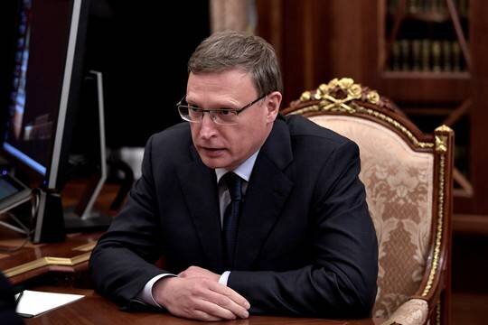    Источники сообщили про обсуждение в Кремле отставки губернатора Омской области Александра Буркова