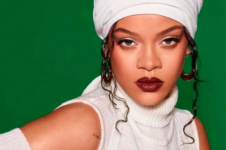    Фото: badgalriri / Instagram