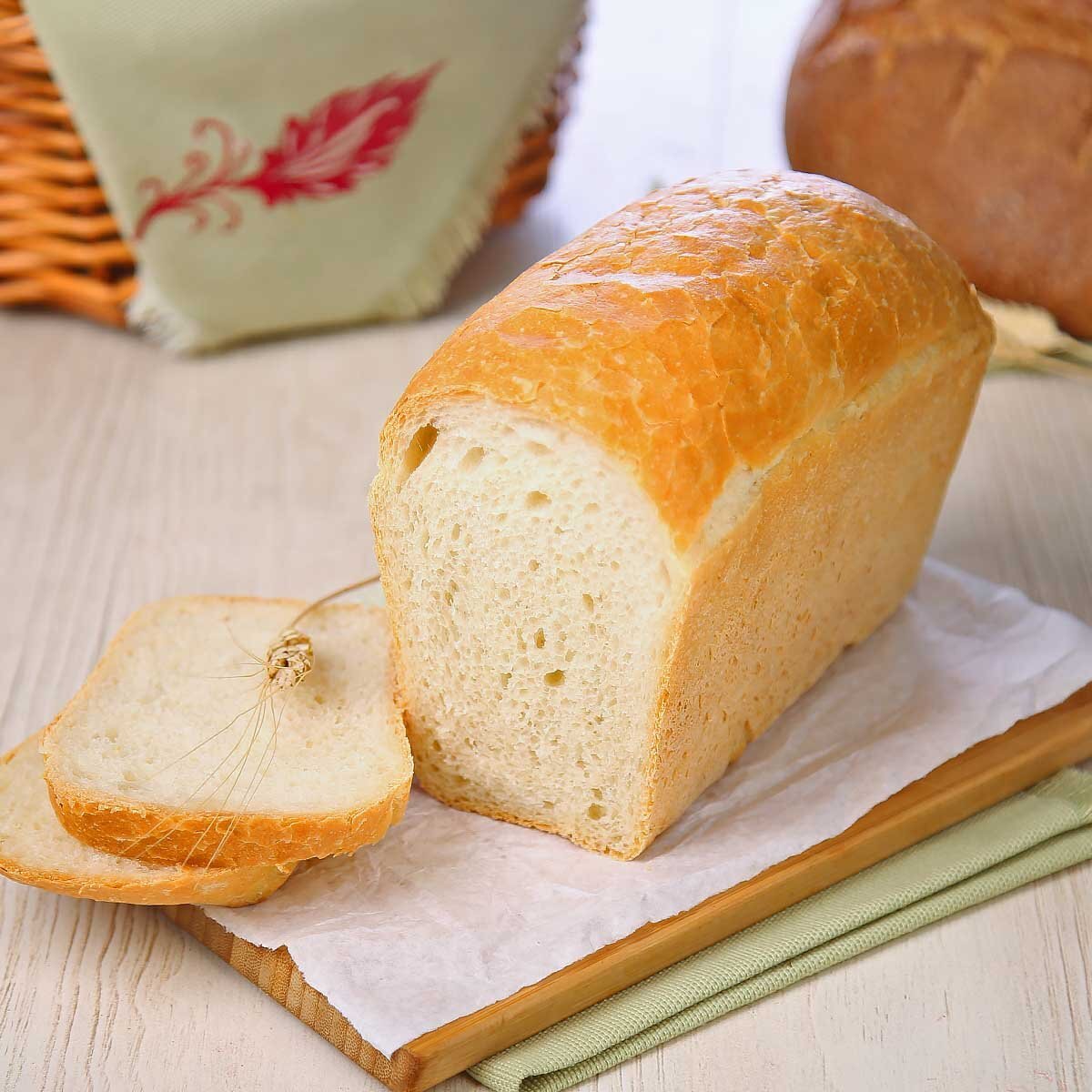Пшеничный хлеб в форме. Пшеничный хлеб пшеничный хлеб. Белый пшеничный хлеб. Формовой хлеб. Хлеб пшеничный формовой.