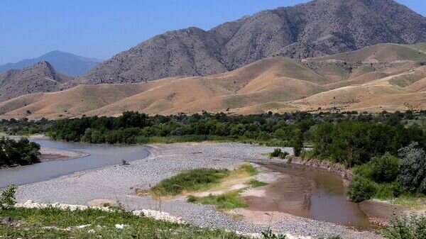    CC BY-SA 2.0 / Adam Jones / Aras River with Azerbaijan at Right - Iran at Left - Iranian Azerbaijan - Iran