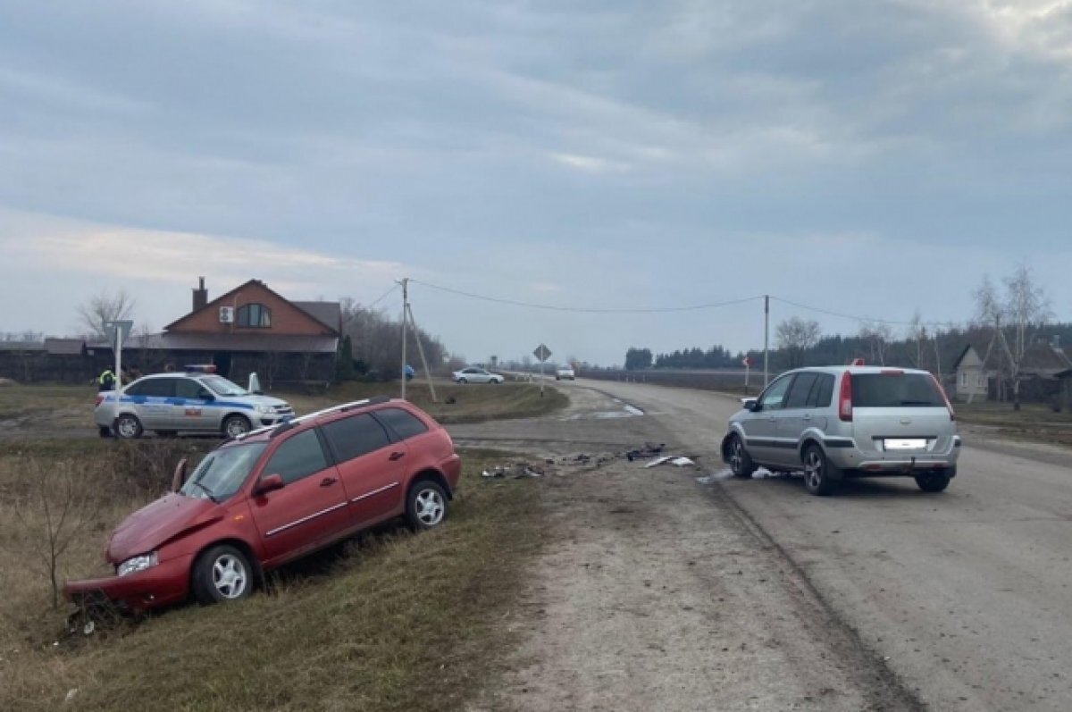    Три человека попали в больницу после лобового ДТП под Воронежем