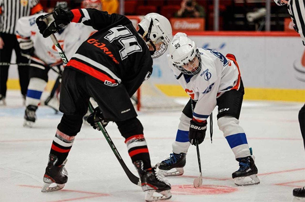    Дети - детям: хоккеисты помогли снабдить топливом детскую больницу