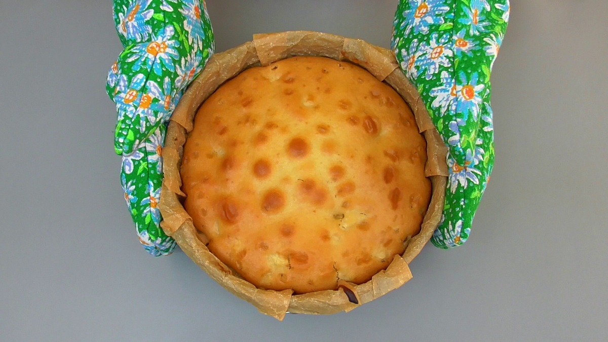 Воздушный пирог на кефире с яблоками без яиц