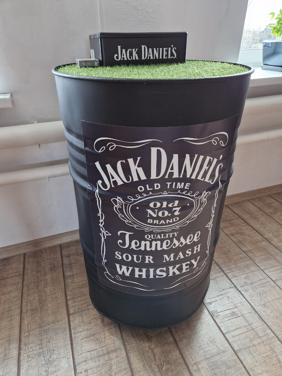 Столик на колесах