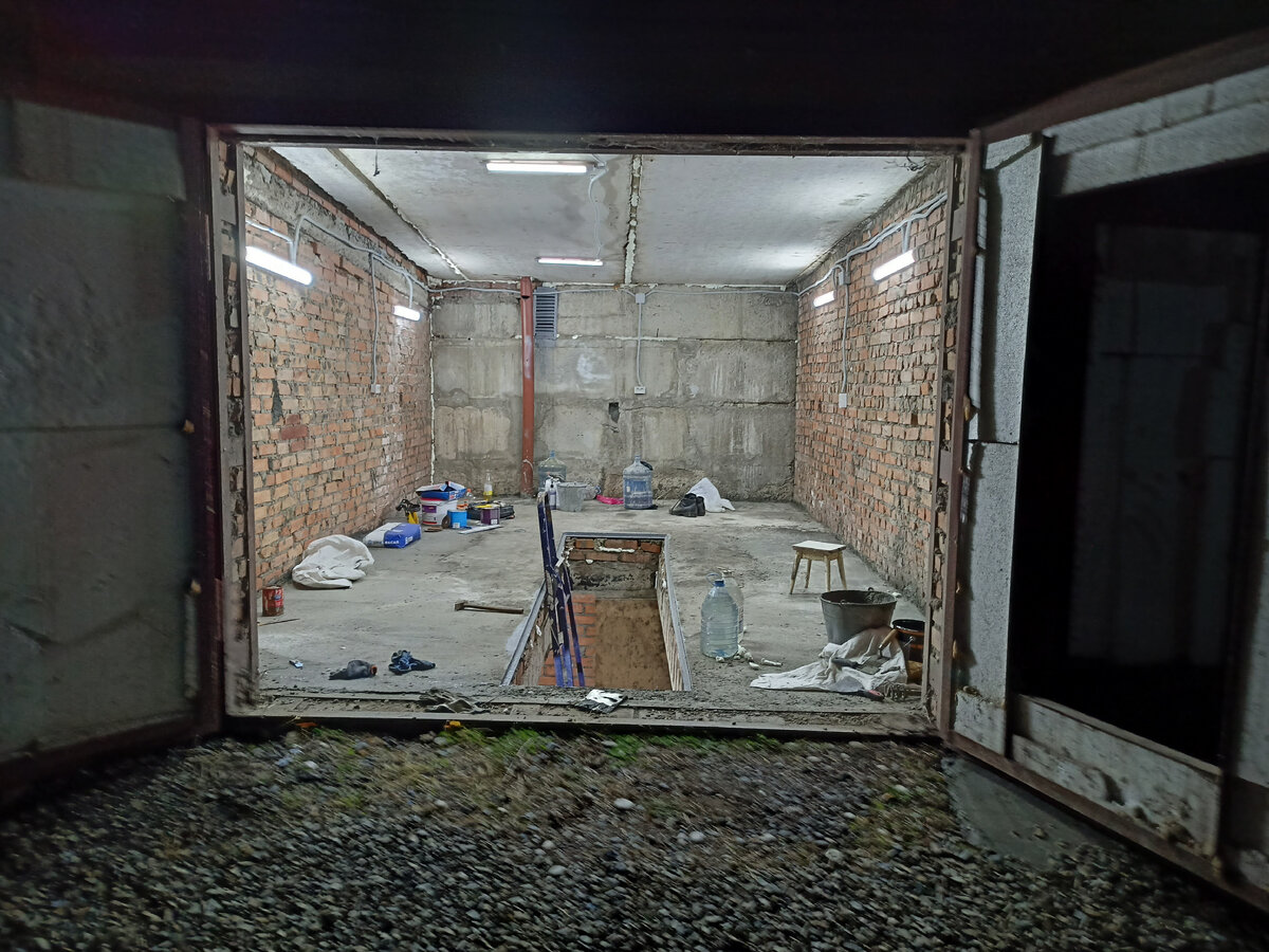 Это фото уже с залитыми полами 