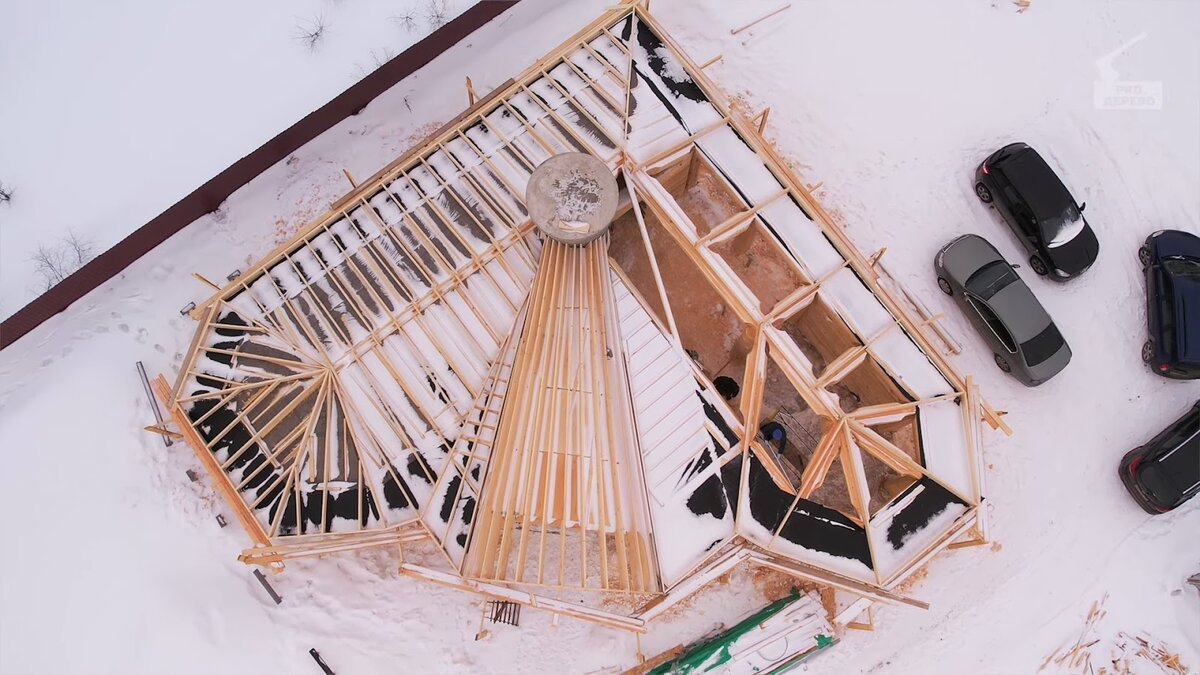 Банный комплекс: левый эркер – барбекю-зона, в правом – мыльная зона с купелями