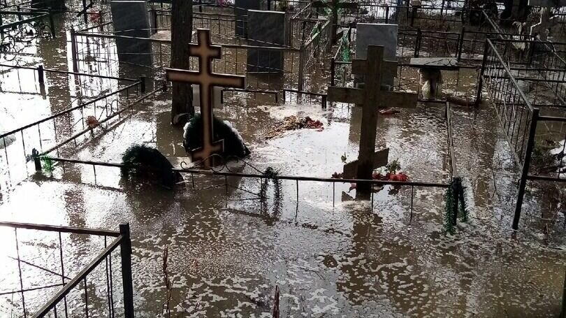     В Зеленодольском районе Татарстана взяли на контроль затопленное кладбище и ситуацию с дорогой в село Воронино. Соответствующую информацию предоставили в ответ на запрос Inkazan в пресс-службе муниципалитета.