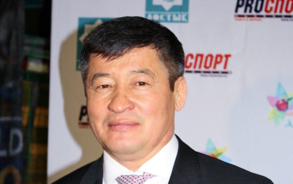    vecher.kz Жуман Кииков