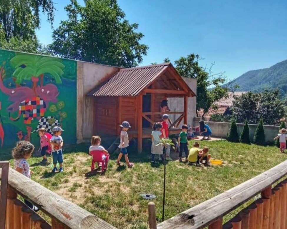 Площадка для прогулок в нашем садике. 