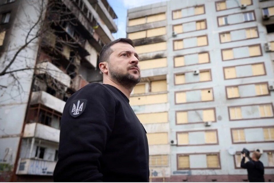     Зеленский признает значимость Артемовска и хочет удержать его любой ценой  REUTERS