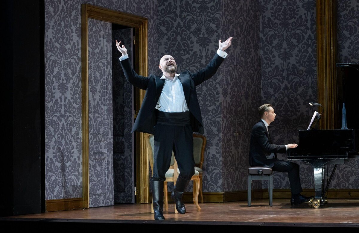 Фотографии со спектакля "Средь шумного бала"