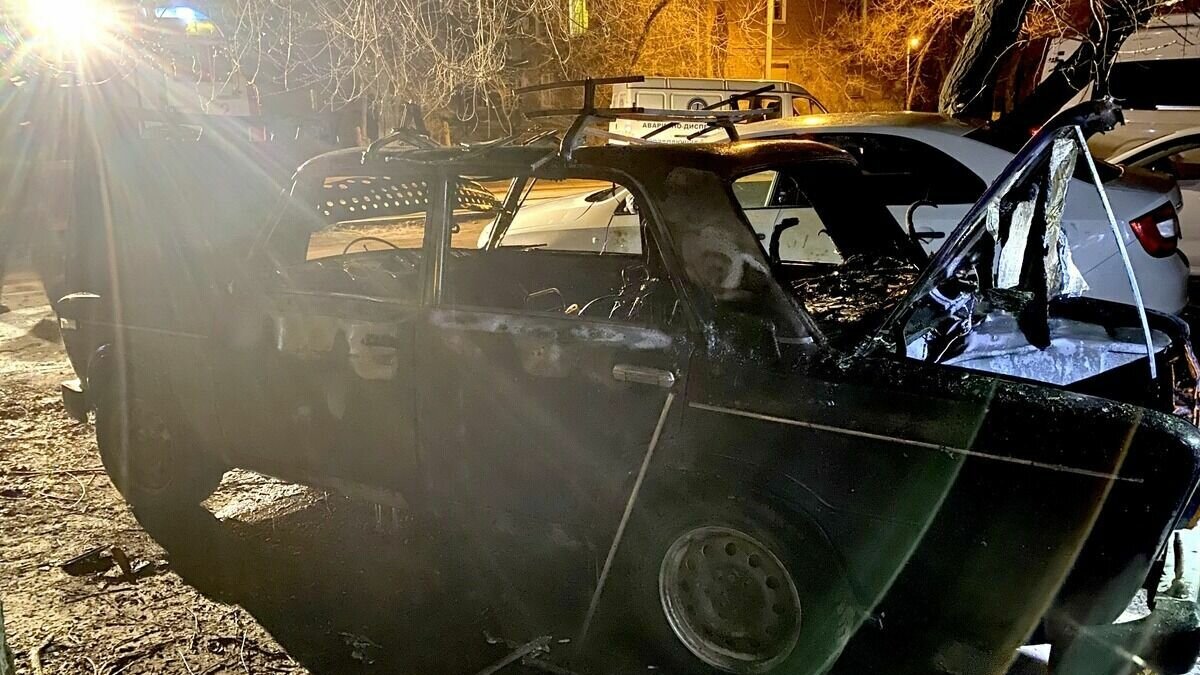     В Краснооктябрьском районе Волгограда 33-летний мужчина сжег машину из-за ревности к бывшей жене, сообщает региональное ГУ МВД. Теперь ему грозит до пяти лет колонии.