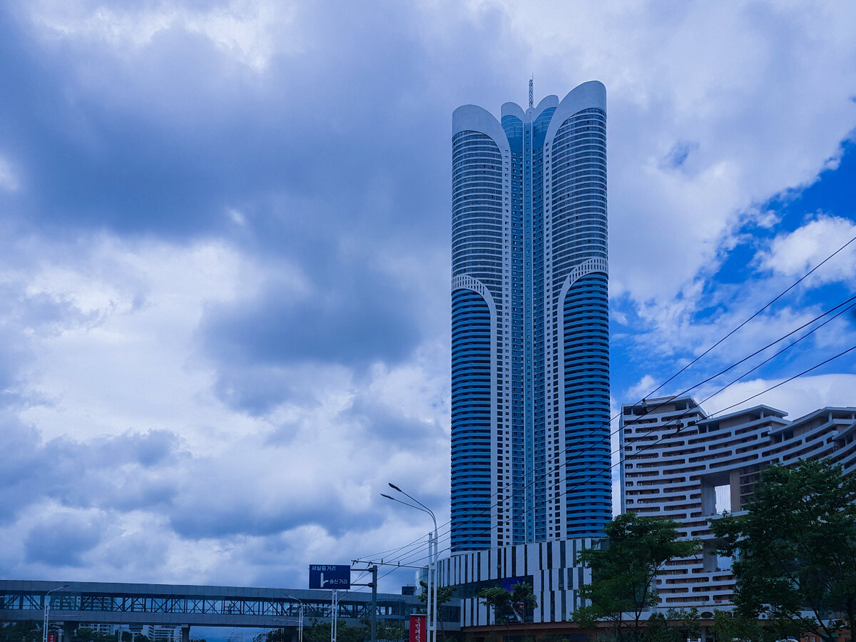 Похож на цветок