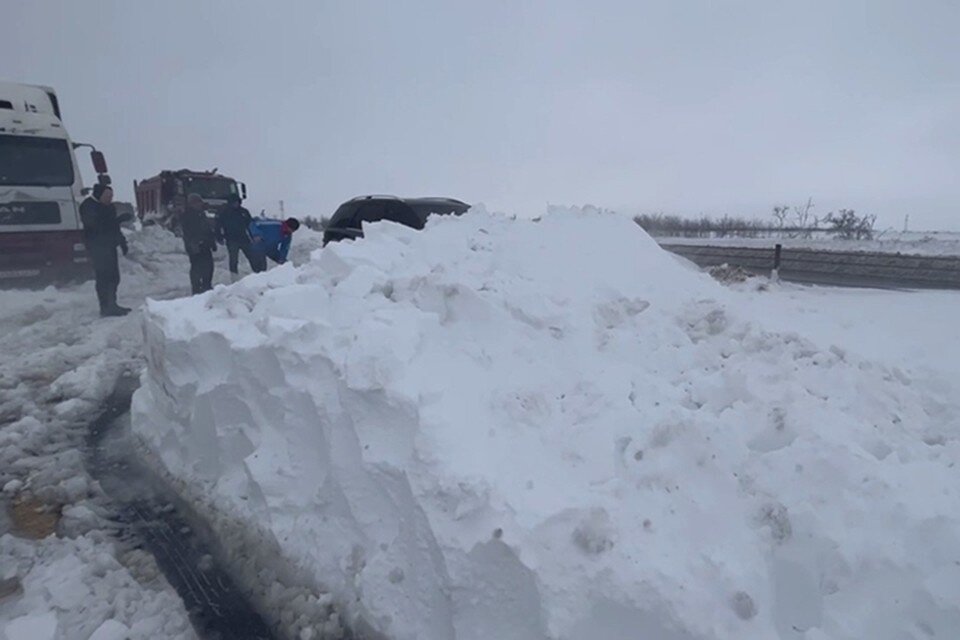     Многие водители все еще не могут уехать домой. Фото: читательница "КП-Ростов-на-Дону".