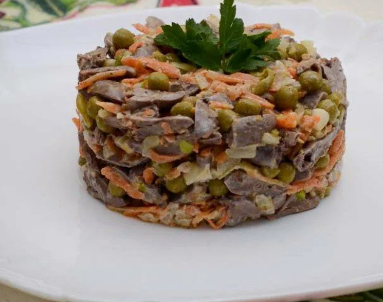 Салат куриные сердечки с грибами