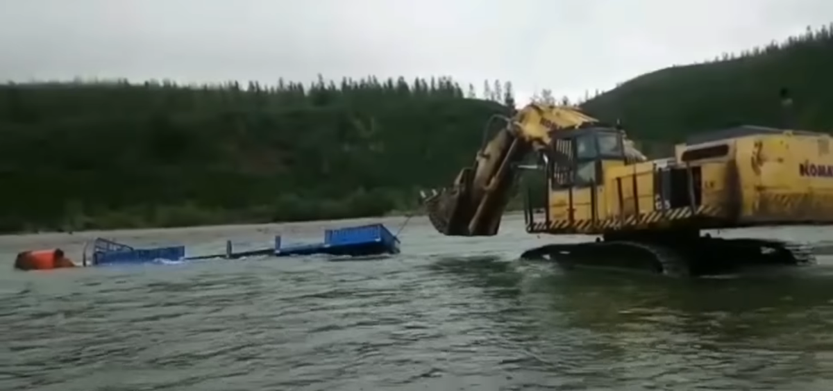 Фото: Омолон после дождей