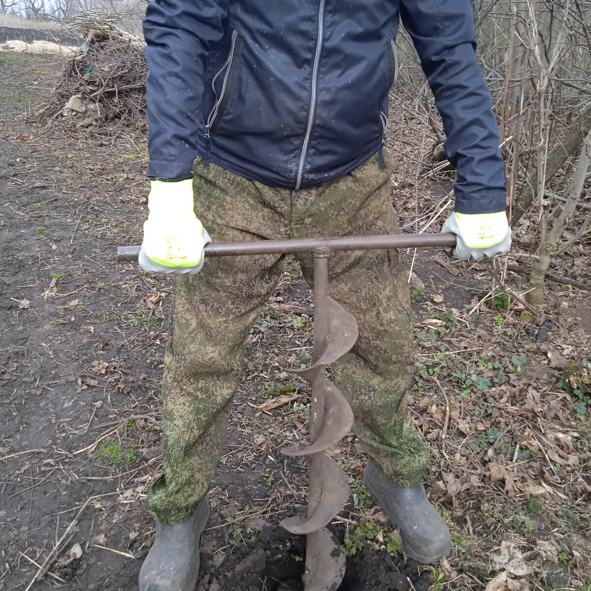 Бурение лунок