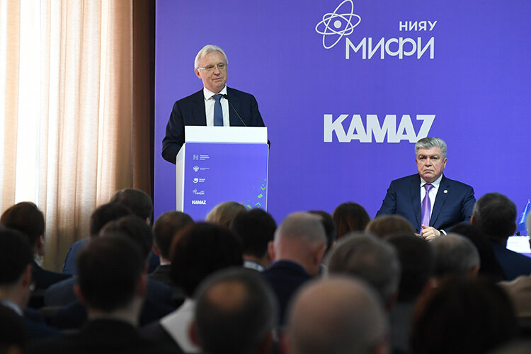    Сергей Когогин: «Я не очень-то верю, что можно выключить нашу страну и развиваться изолированно. Это очень сложно. Но разворот на Восток неизбежен» Фото: rais.tatarstan.ru